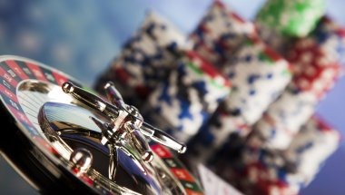 Live Casino Hold'em dealer at slot77 boba studio